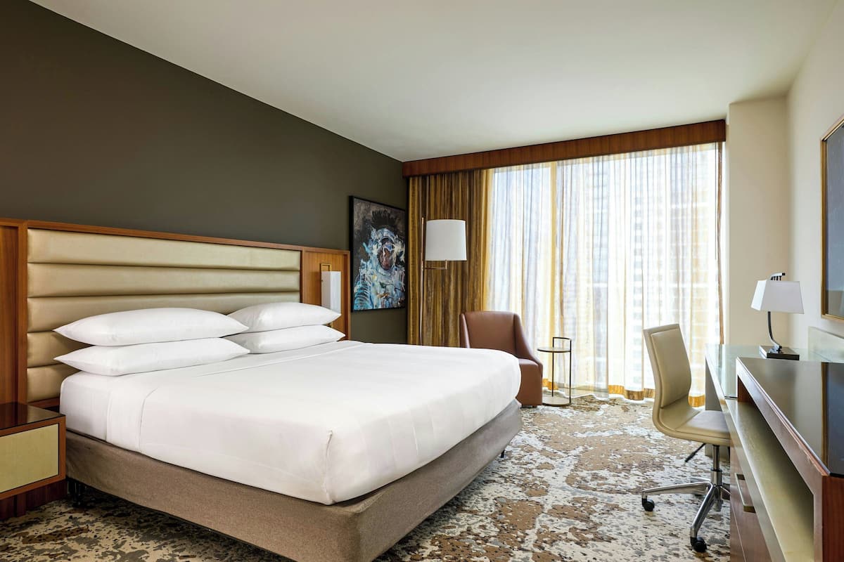 Hypo-allergenic bedding, in-room safe, desk, laptop workspace