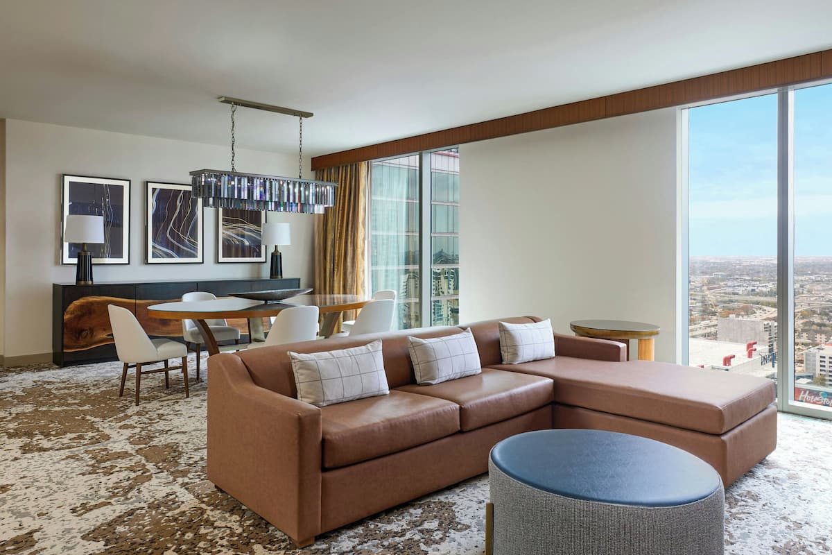 Luxury Suite, 1 Bedroom, Pool View