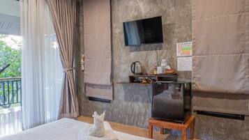 Comfort Room | Individually decorated, desk, blackout drapes, free WiFi