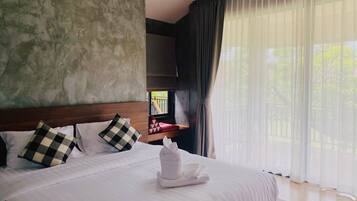 Comfort Room | Individually decorated, desk, blackout drapes, free WiFi