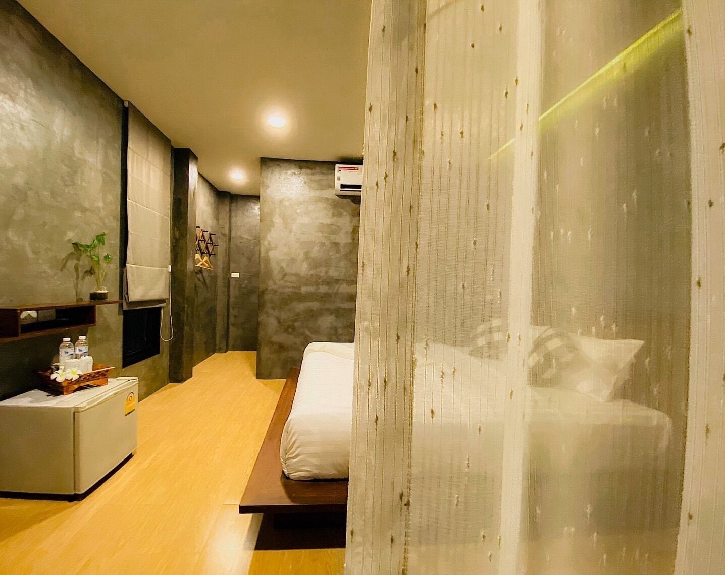 Comfort Room | Desk, blackout curtains, free WiFi, individually decorated