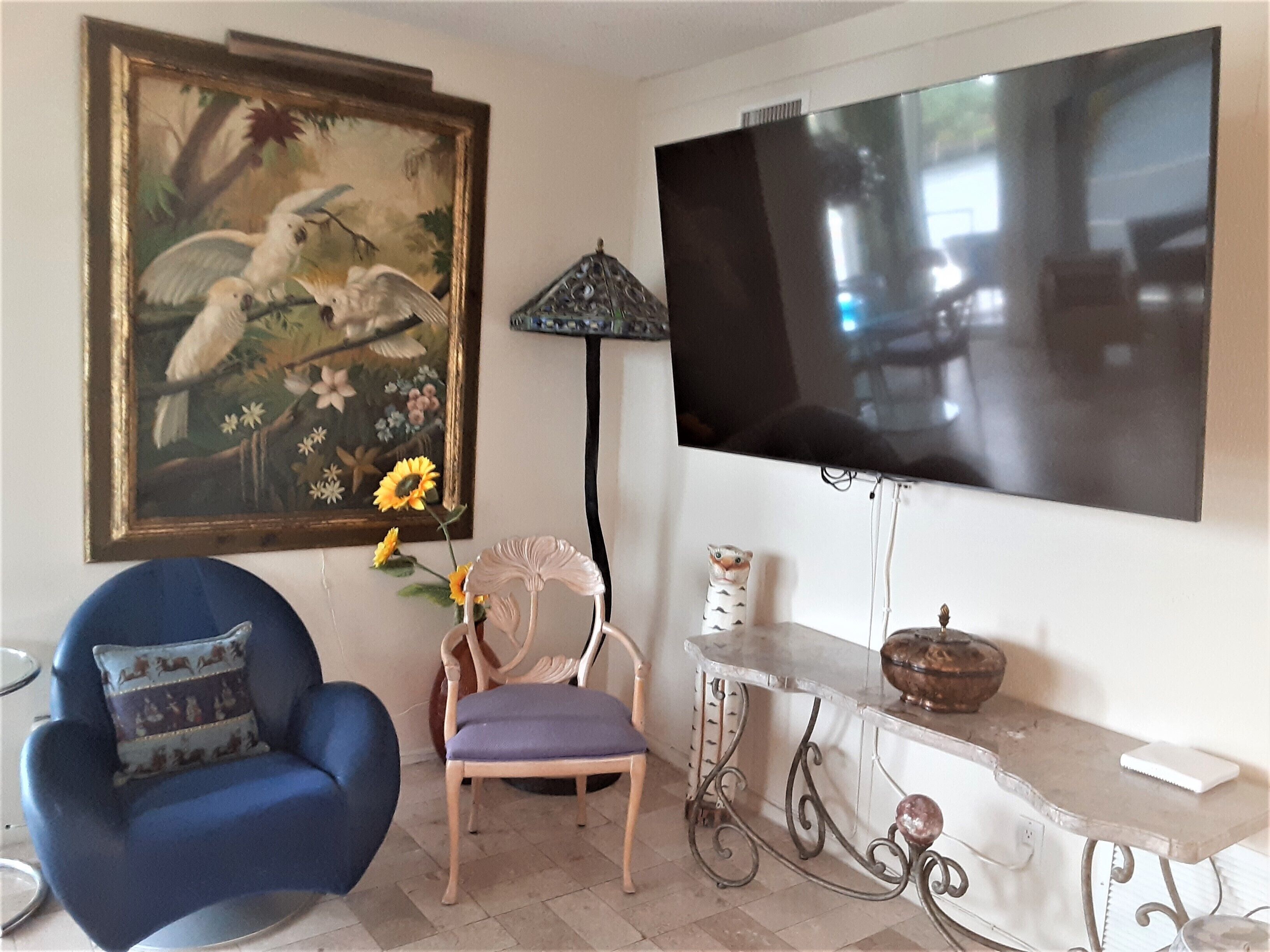 apartment 208 | living area