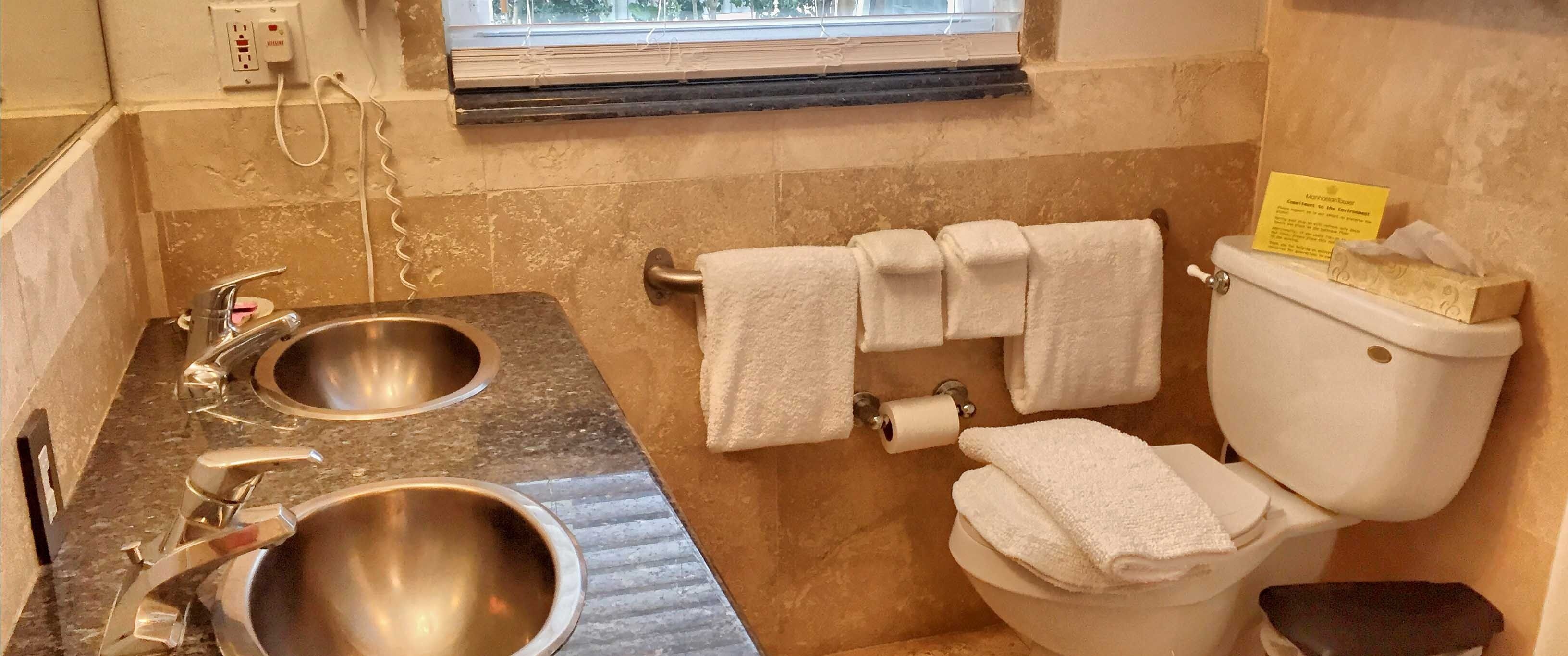 apartment 106 | bathroom | free toiletries, hair dryer, towels