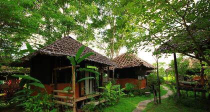 Khun Nai Tern Sai - Adults Only