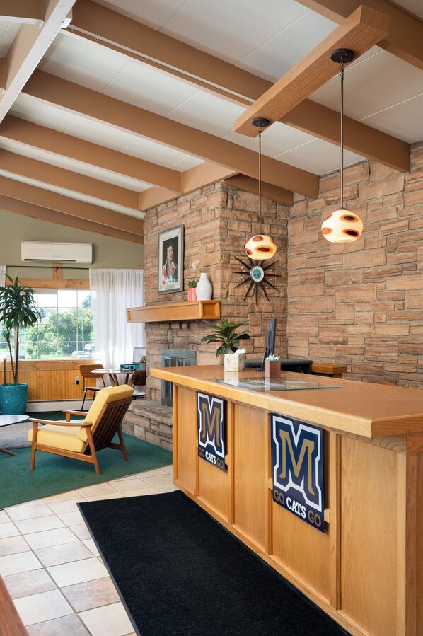 Reception - The Sapphire Motel (Bozeman)