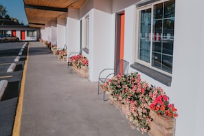 Exterior - The Sapphire Motel (Bozeman)