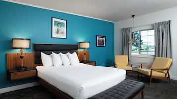 Bureau, espace de travail pour ordinateur portable, rideaux occultants