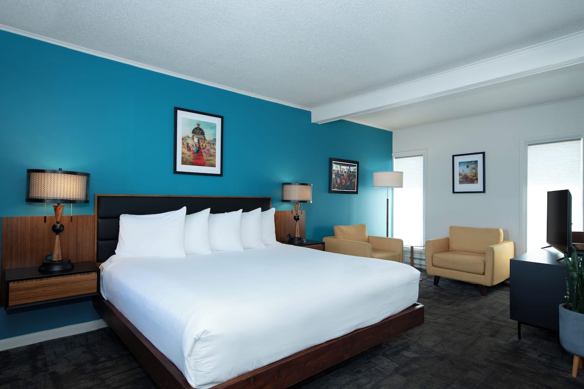 Superior Room, 1 King Bed | Desk, laptop workspace, blackout drapes, iron/ironing board (on request)