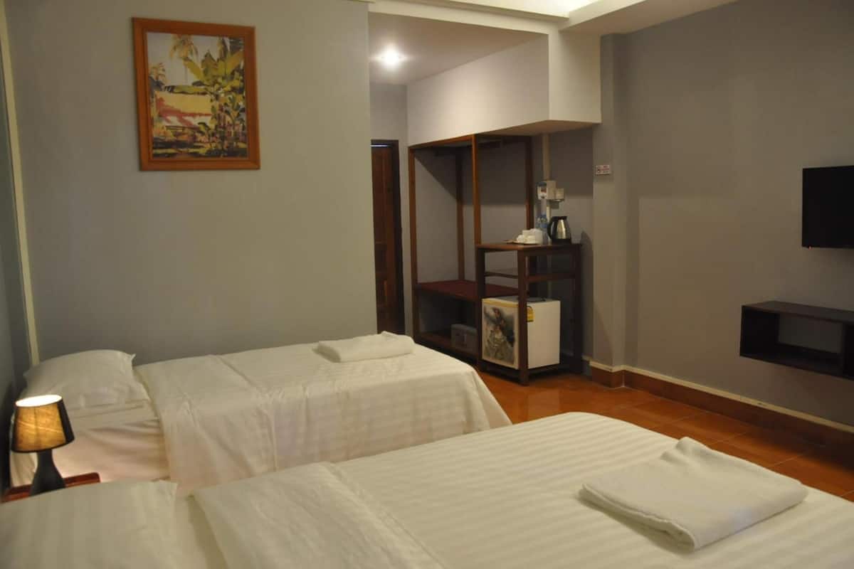 minibar, in-room safe, free wifi, bed sheets