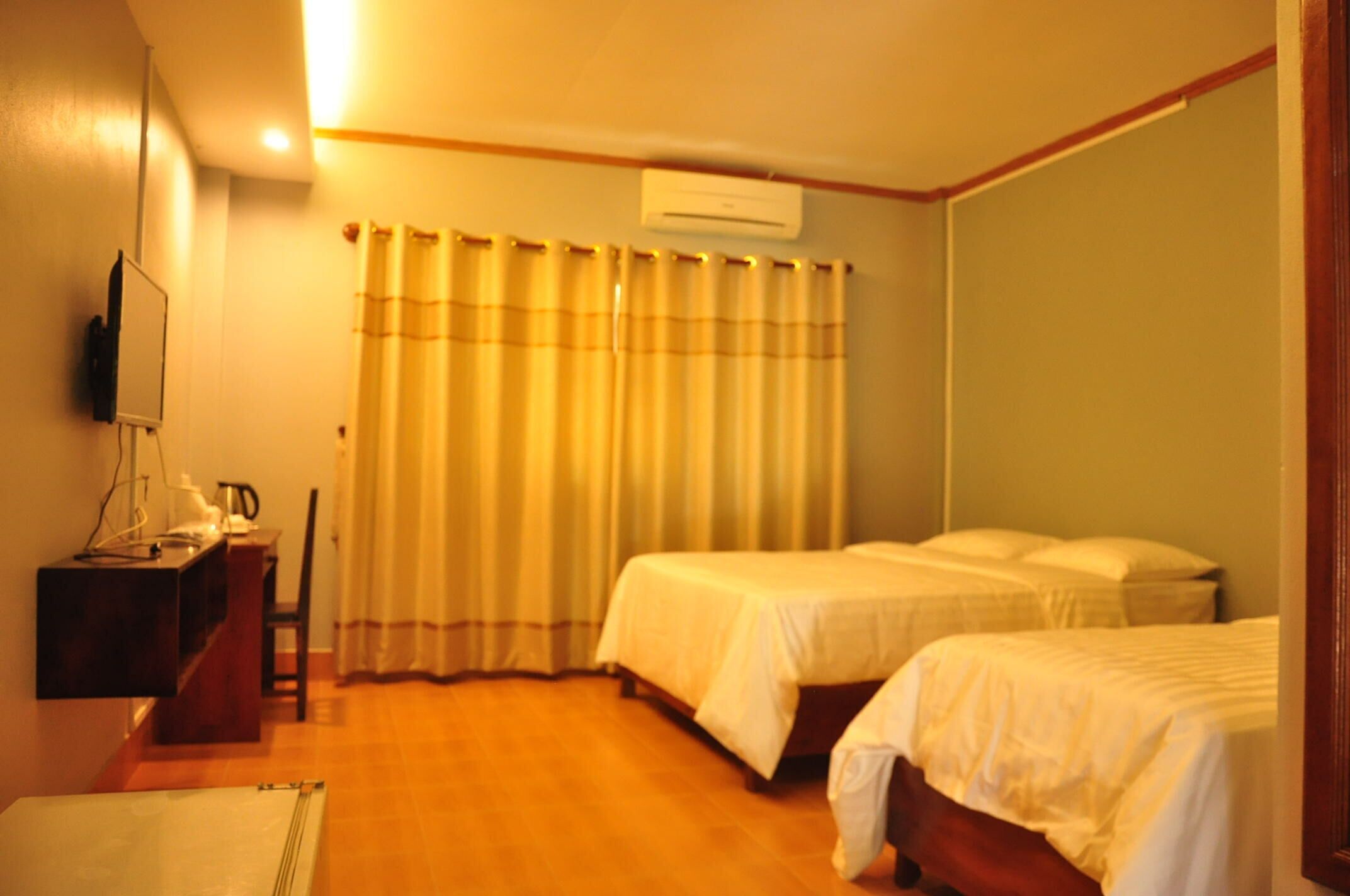 deluxe king, non smoking | minibar, in-room safe, free wifi, bed sheets