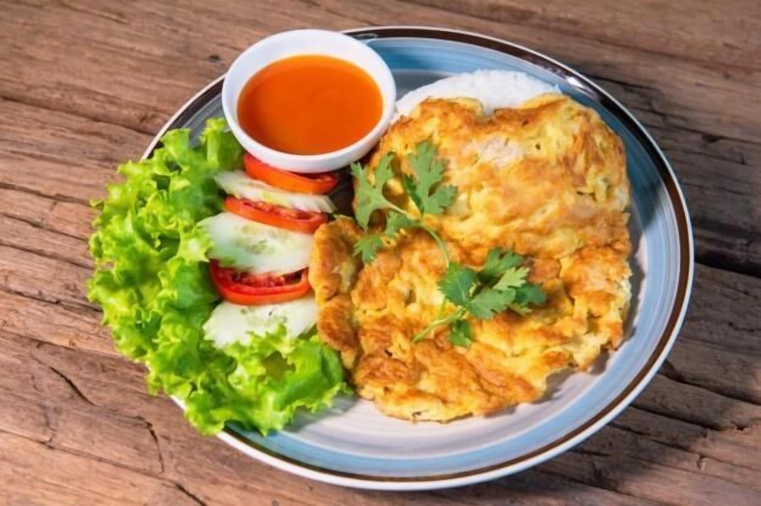 breakfast, lunch, dinner served; international cuisine