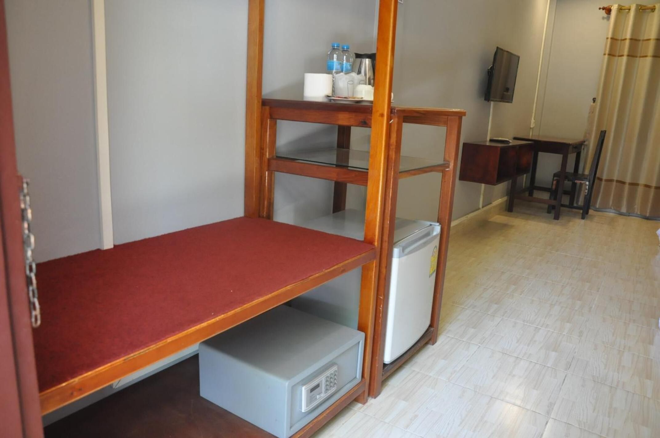 minibar, in-room safe, free wifi, bed sheets