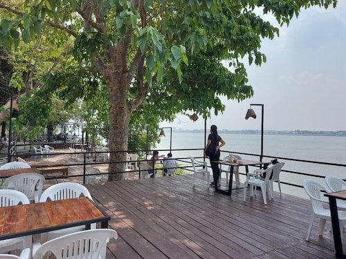 Pilgrim's Kitchen & Inn