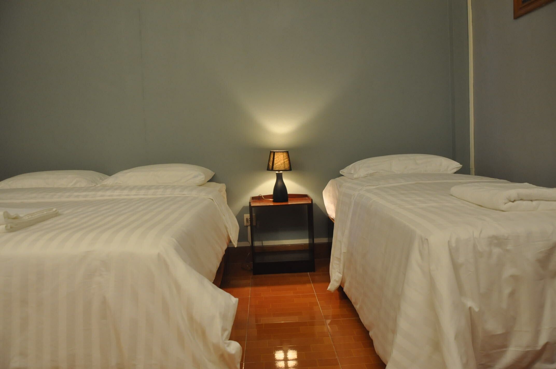 deluxe king, non smoking | minibar, in-room safe, free wifi, bed sheets