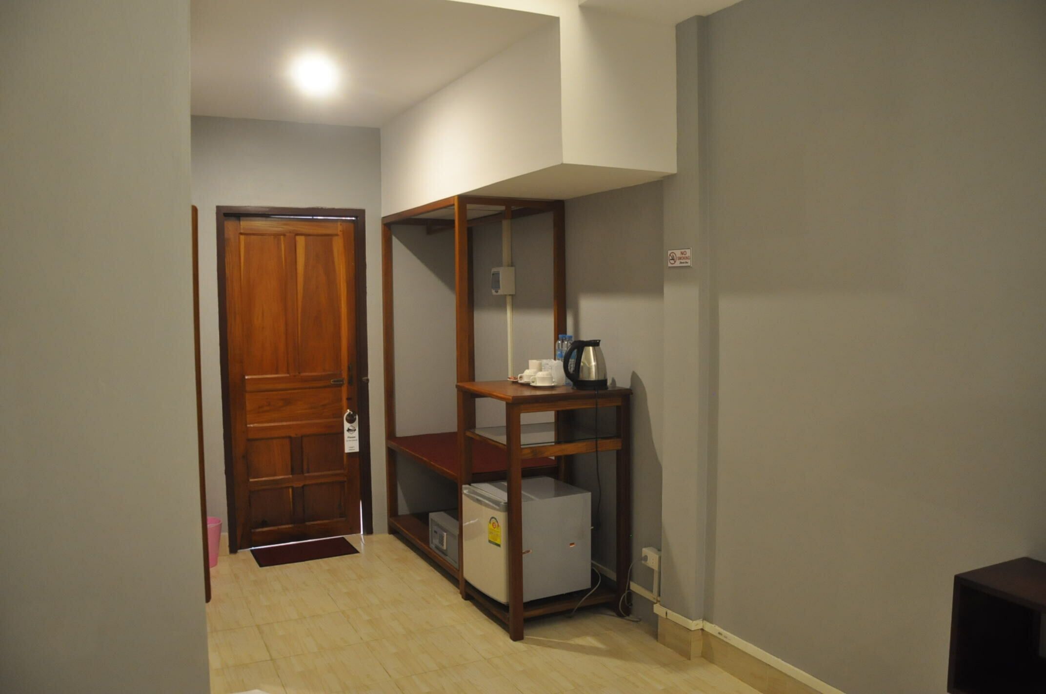 deluxe king, non smoking | minibar, in-room safe, free wifi, bed sheets