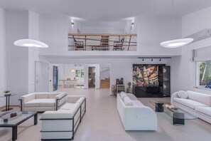 Lobby sitting area - The White Villa At Sani (Kassandra)