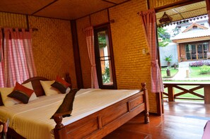 Standard Bungalow | Free minibar items, individually decorated, blackout drapes, free WiFi - Baan Aew Pai (Pai)