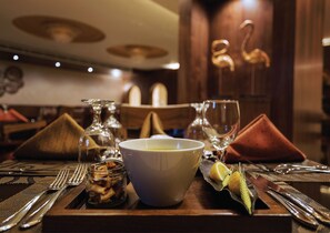 Desayuno buffet (JOD 7 por persona) 