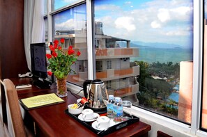 Habitación doble Deluxe, balcón, vista al mar | Servicios de la habitación