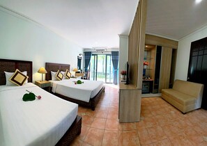 Senior Deluxe Triple with Balcony | Premium bedding, minibar, in-room safe, desk