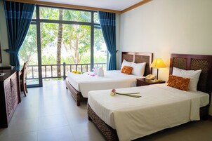 Premium bedding, minibar, in-room safe, desk