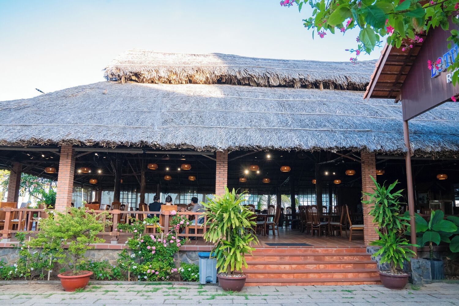 Se sirven desayunos, comidas, cenas y cocina internacional 