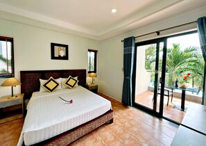 シニア ルーム (Deluxe) | 高級寝具、ミニバー、セーフティボックス (室内)、デスク