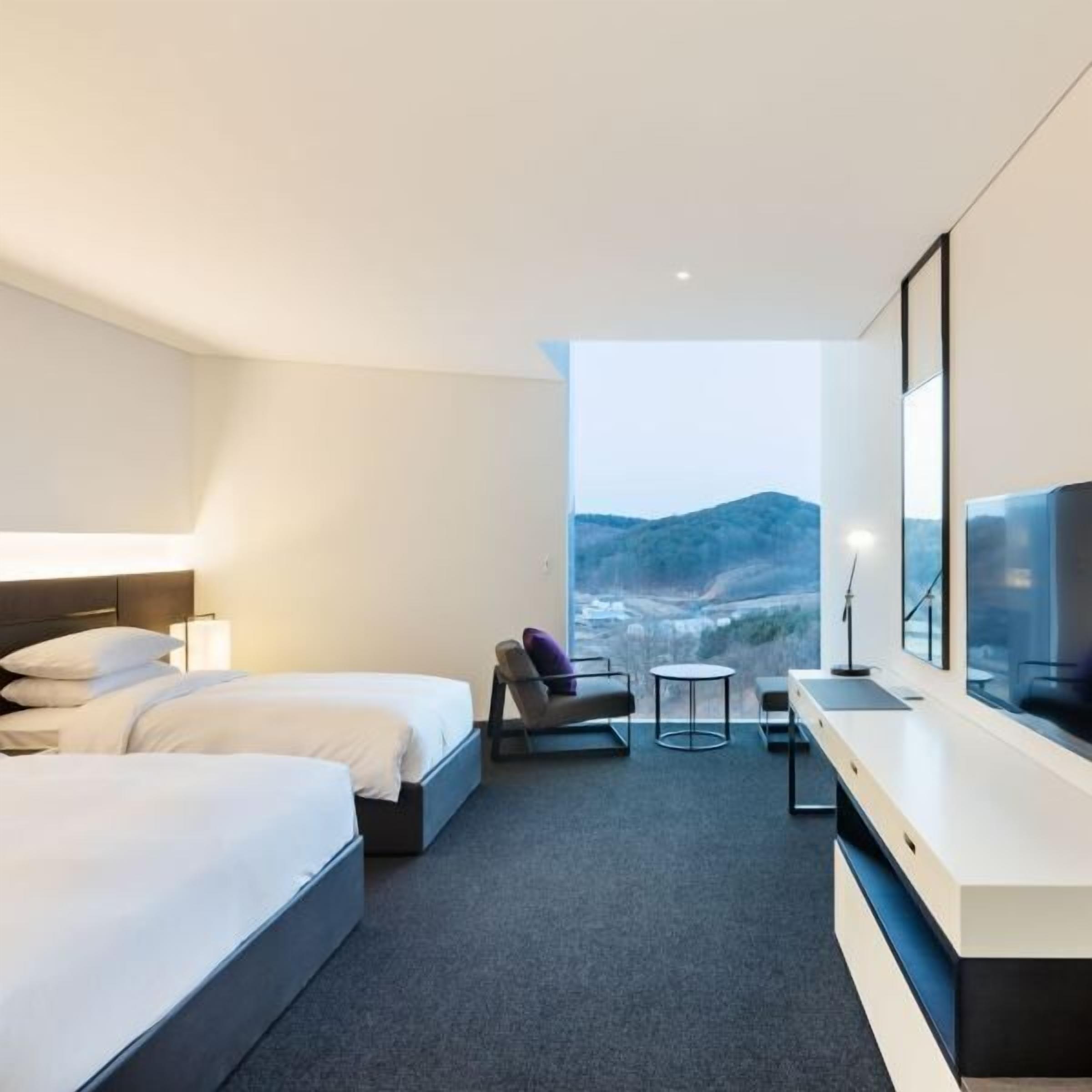 Roupas de cama premium, escrivaninha, ferros/tábuas de passar roupa