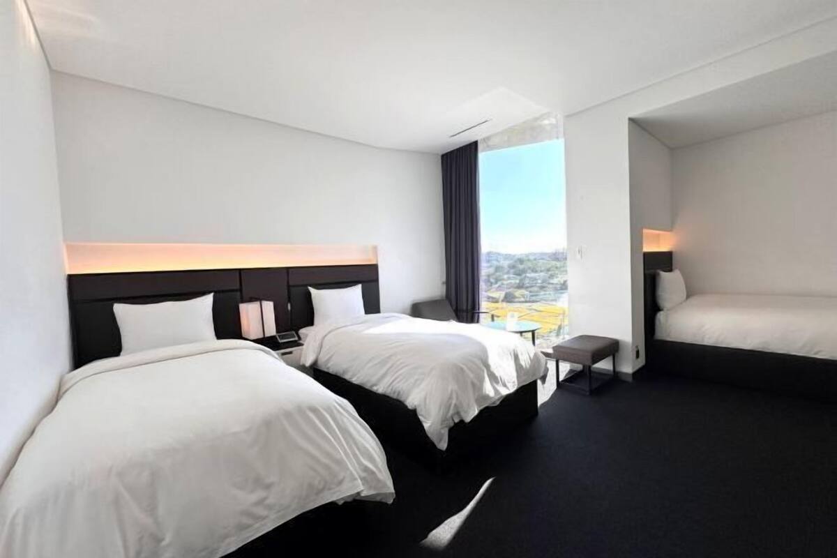 Ropa de cama de alta calidad y escritorio