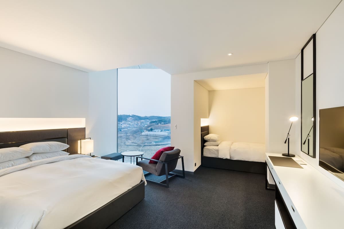 1 bedroom, premium bedding, desk, iron/ironing board