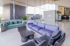 Coin salon dans le hall