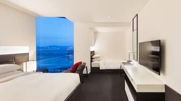 Premium bedding, desk, iron/ironing board, free WiFi