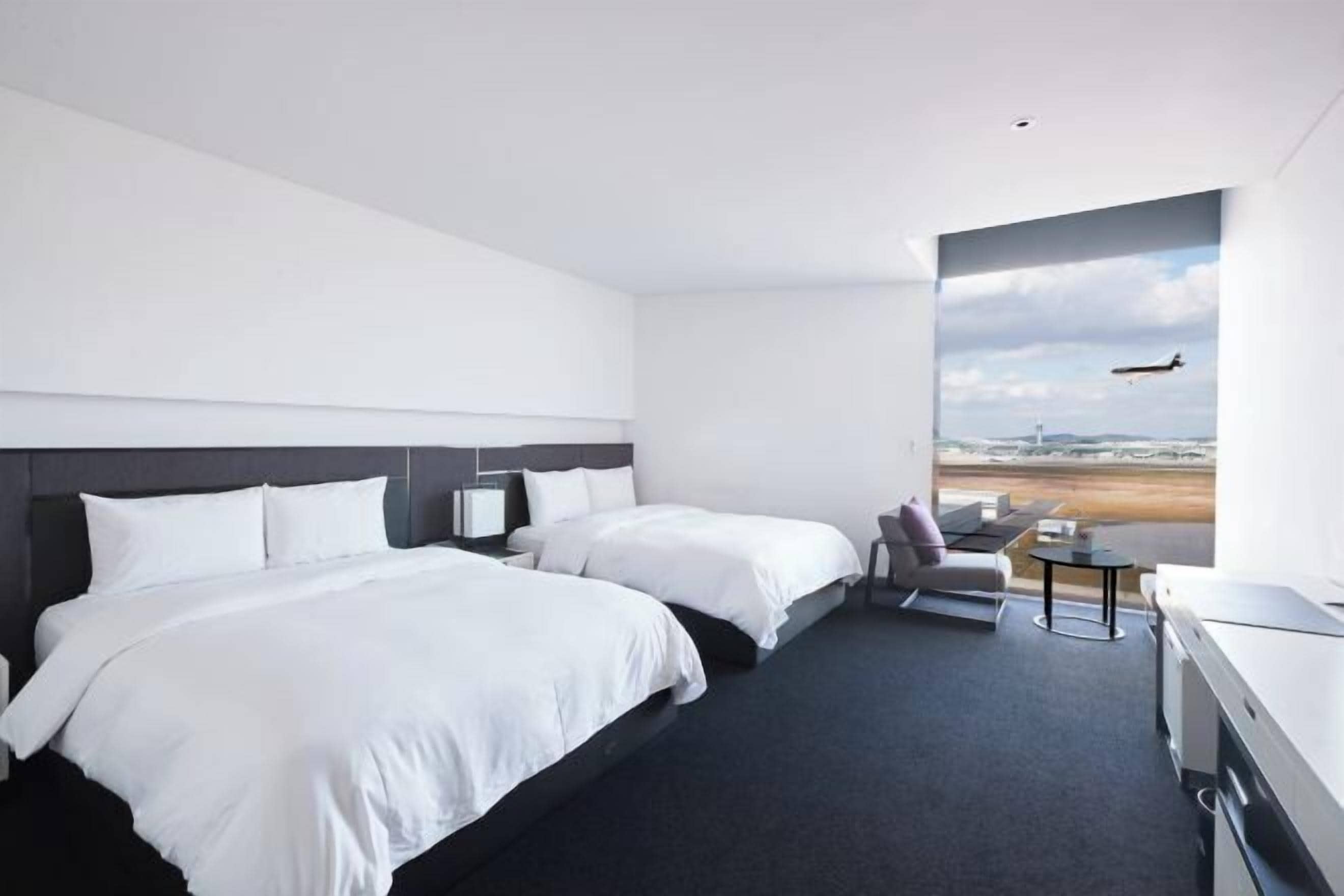 Roupas de cama premium, escrivaninha, ferros/tábuas de passar roupa