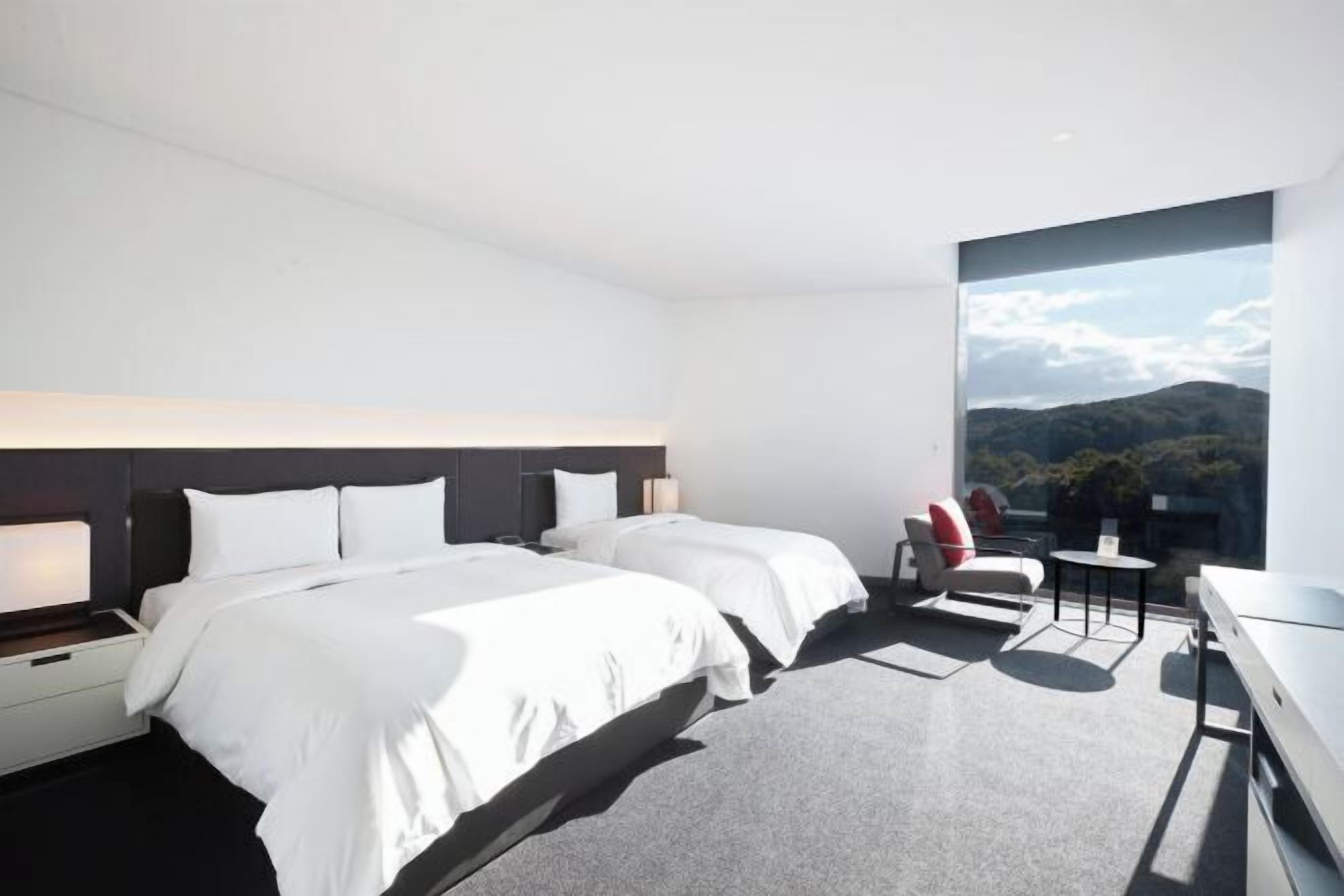 Roupas de cama premium, escrivaninha, ferros/tábuas de passar roupa