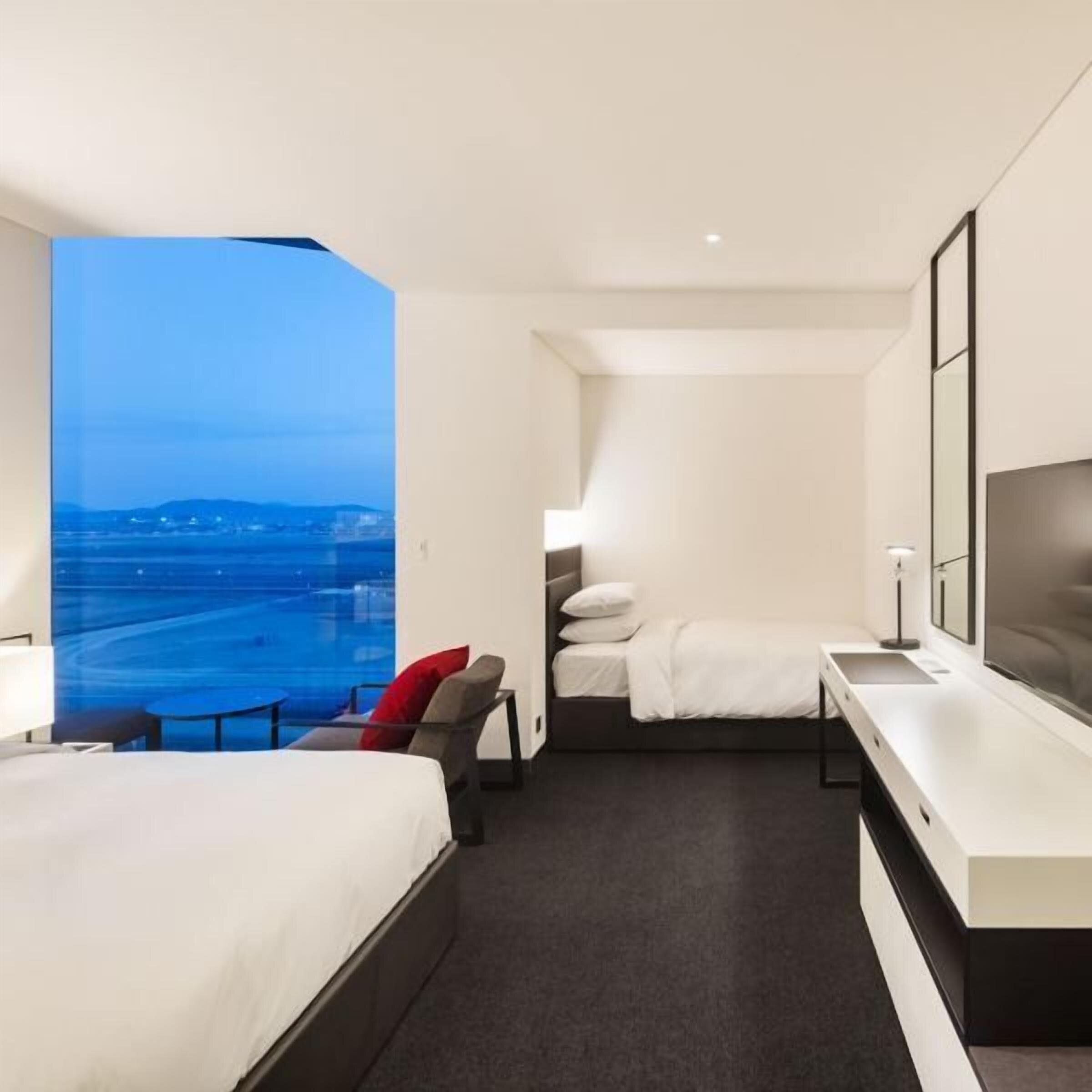 Roupas de cama premium, escrivaninha, ferros/tábuas de passar roupa