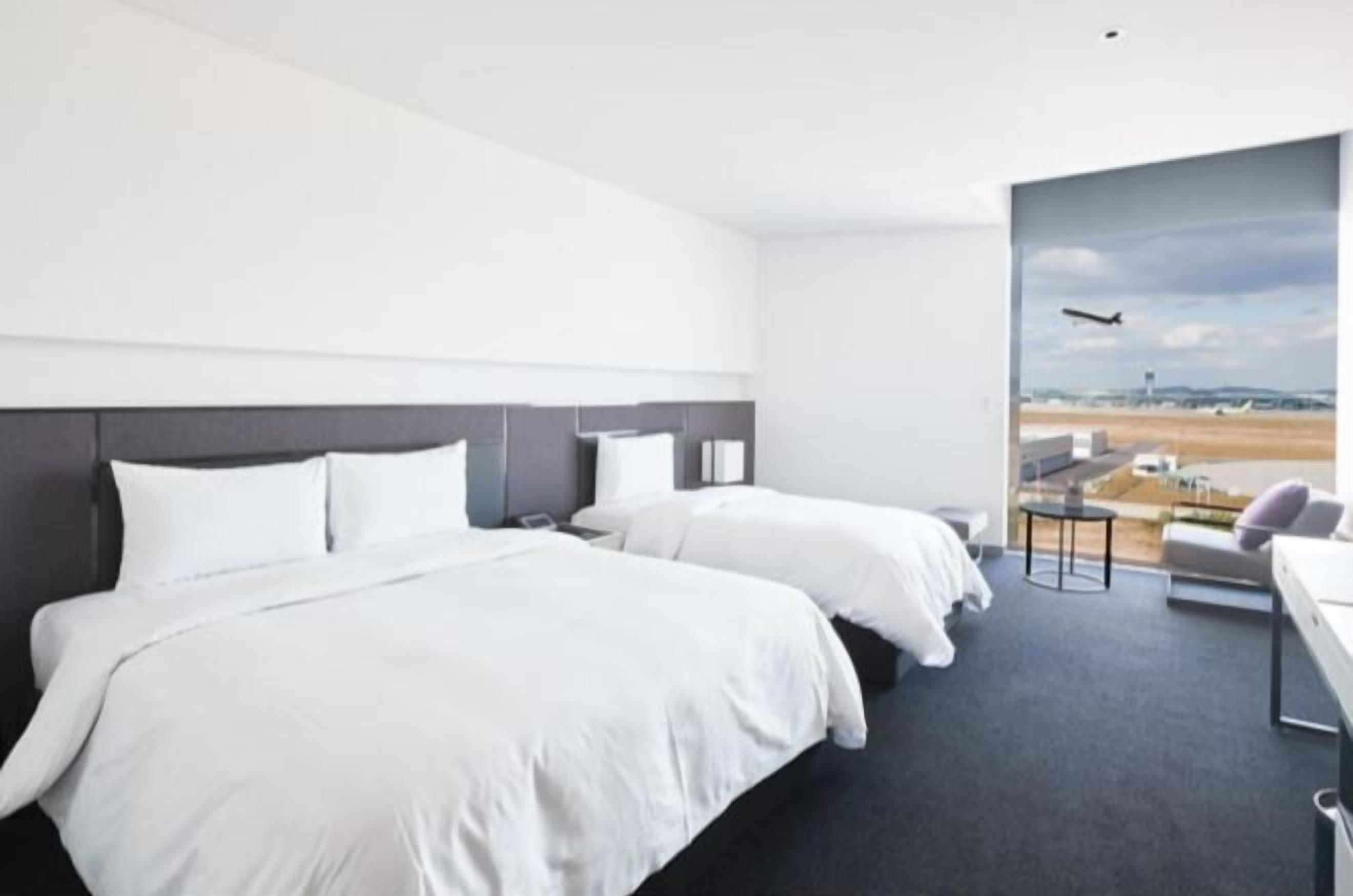 Roupas de cama premium, escrivaninha, ferros/tábuas de passar roupa