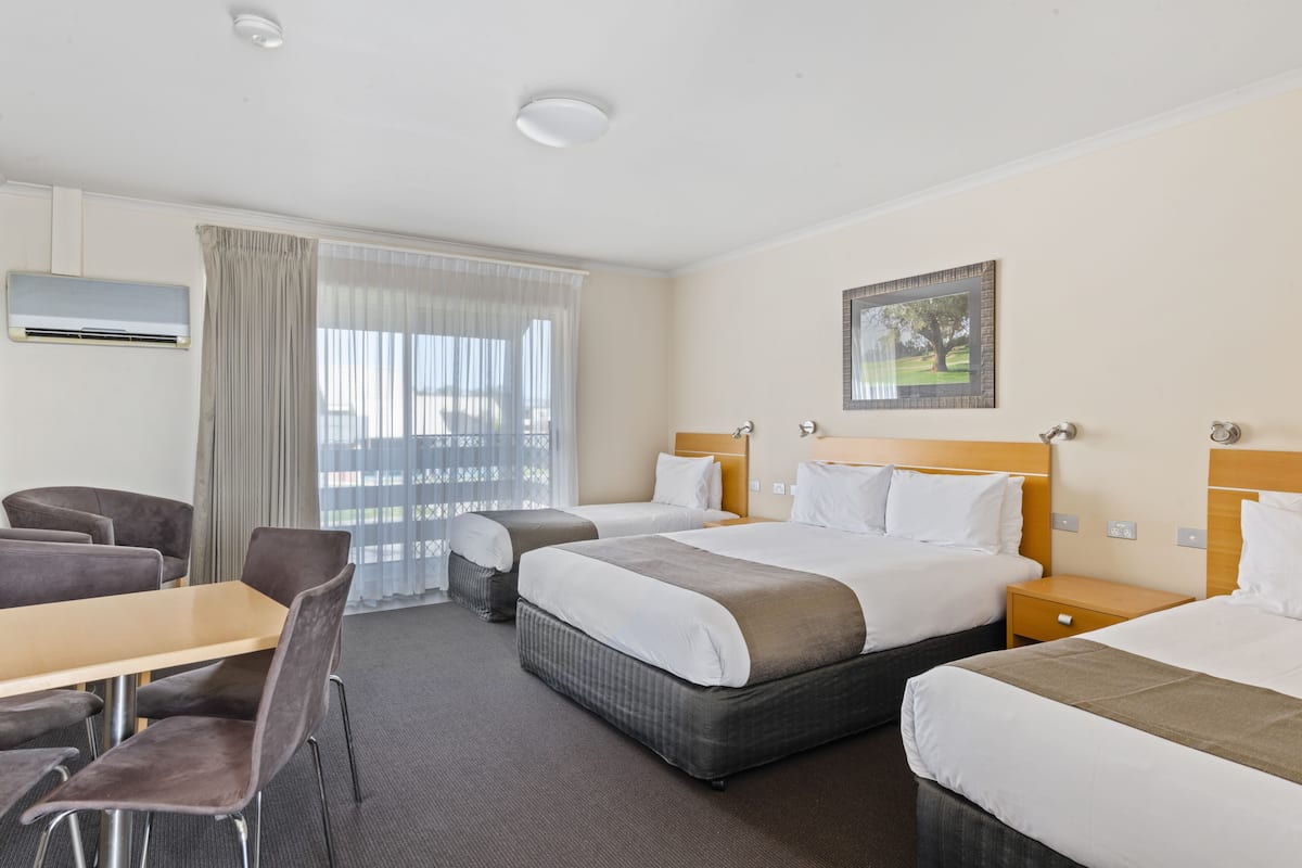 Standard Room, Multiple Beds, Non Smoking | Iron/ironing board, cribs/infant beds, rollaway beds, free WiFi