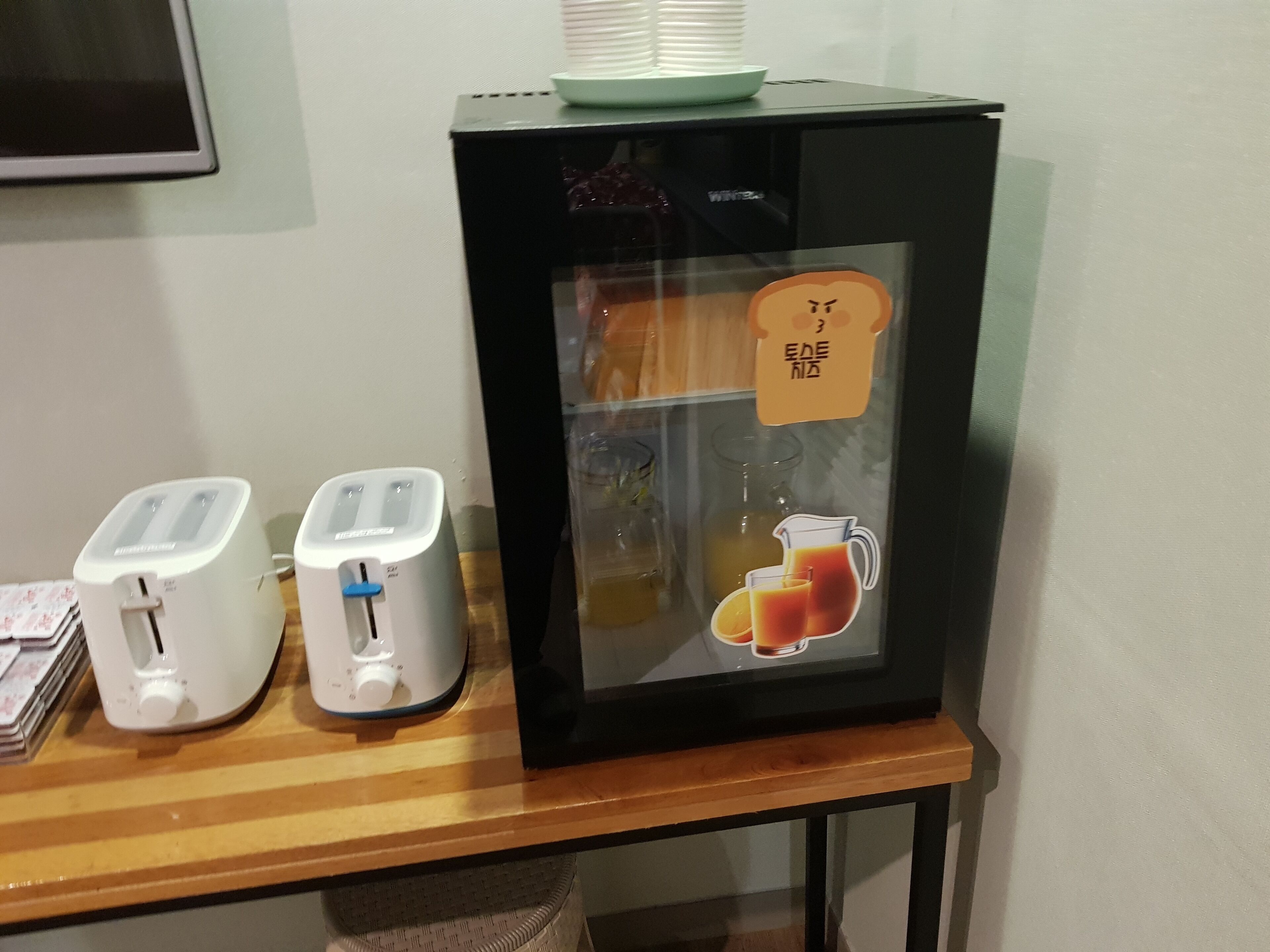 free daily self-service breakfast