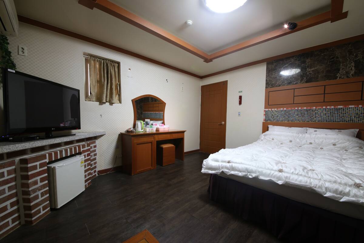標準客房 (With 1Bed) | 高級寢具、書桌、免費無線上網