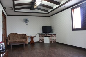 Family Room, Accessible, Ground Floor | Premium bedding, desk, free WiFi, wheelchair access - Bali Motel (Gongju)