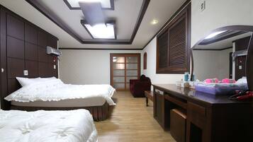 Premium bedding, desk, free WiFi, wheelchair access