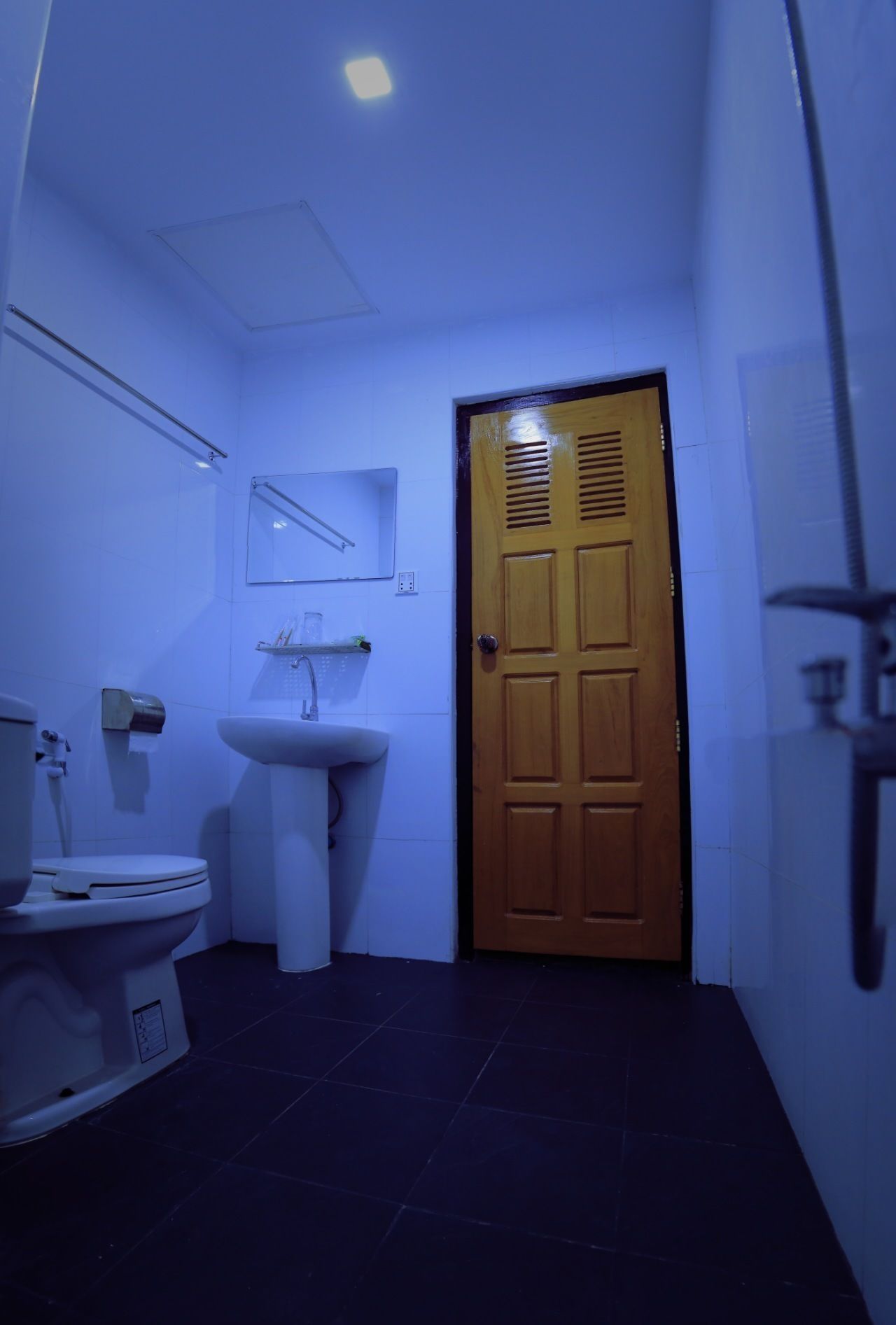 shower, free toiletries, slippers, towels