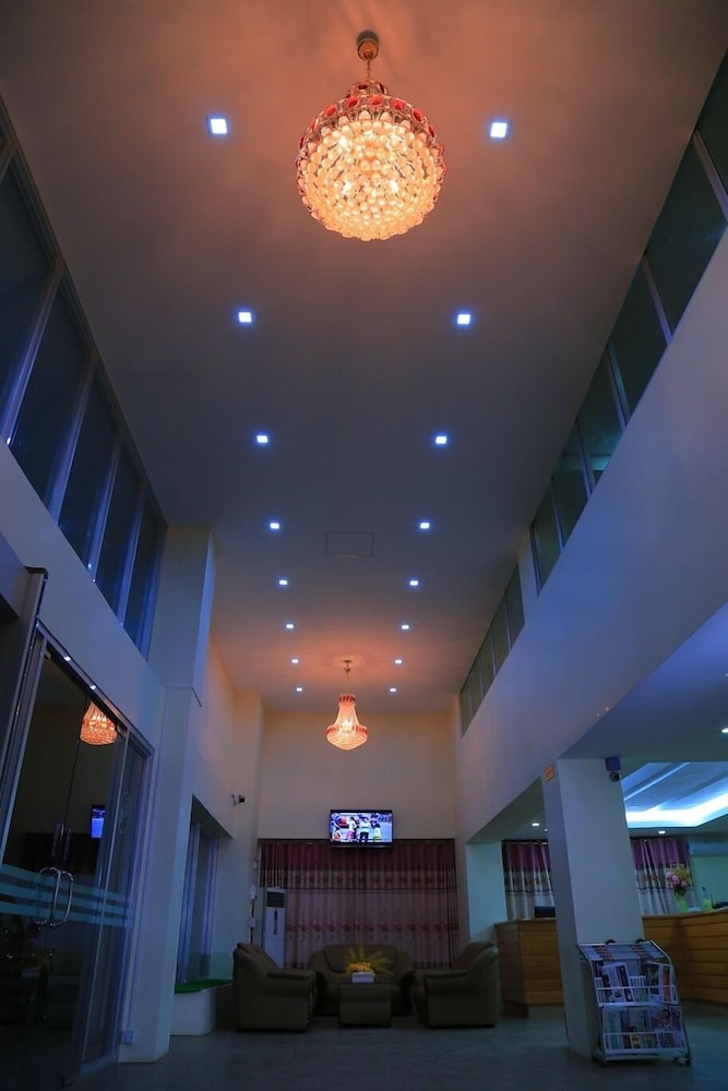 King & Queen Hotel by null