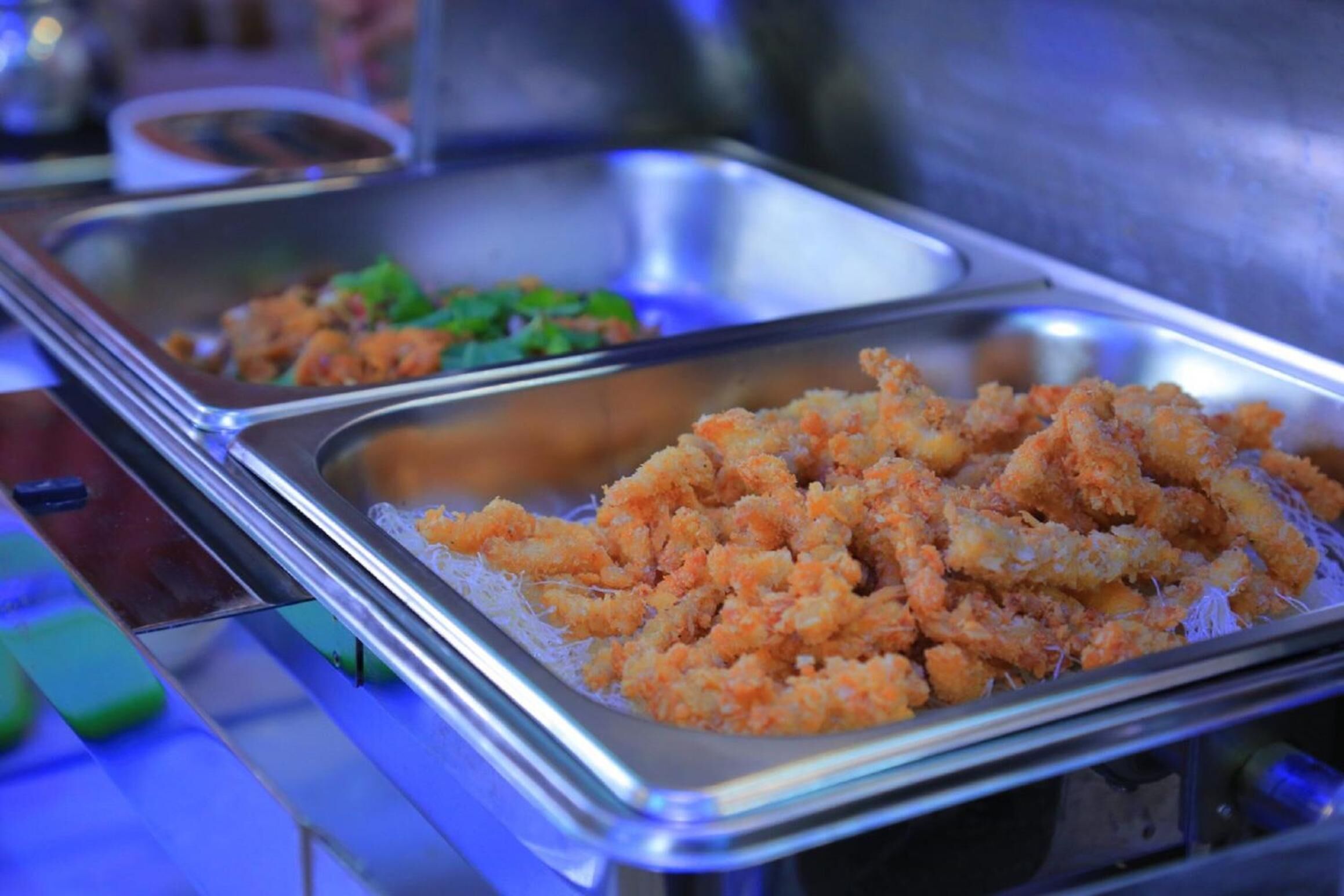 breakfast, lunch, dinner served; international cuisine