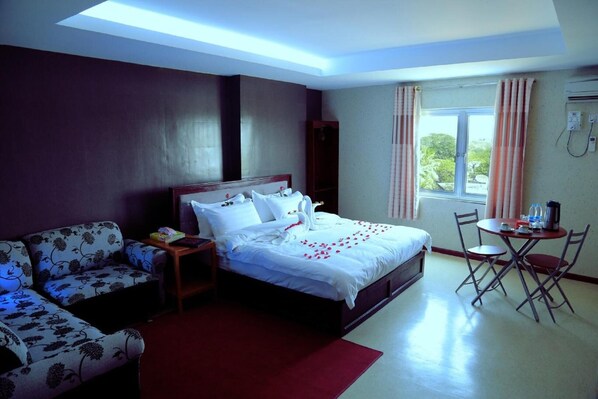 Minibar, in-room safe, desk, blackout curtains