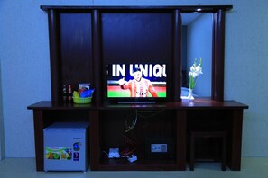 Breakfast, lunch, dinner served; international cuisine - King & Queen Hotel (Monywa)