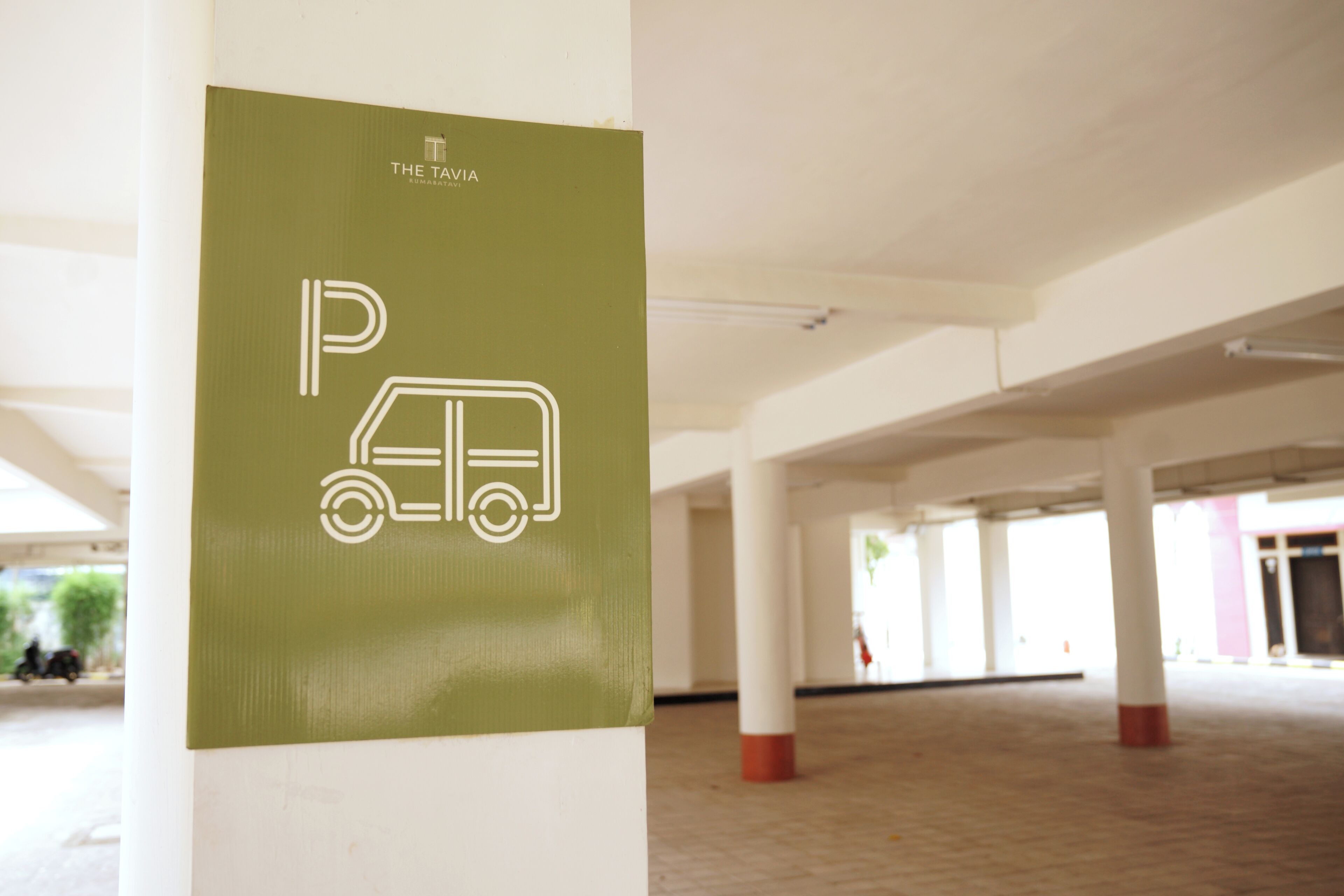 A parking sign with a vehicle symbol, indicating a parking area.