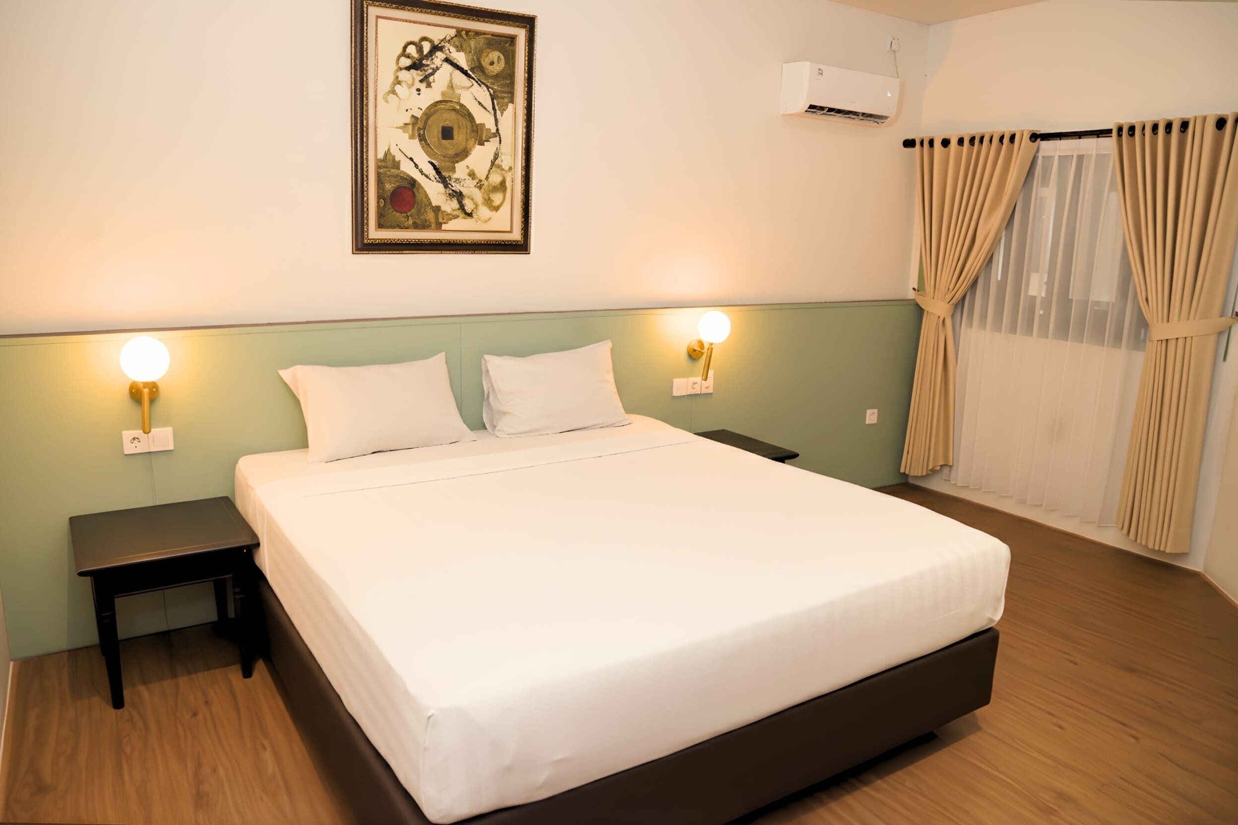 Deluxe Double Room | Desk, blackout curtains