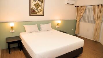 Deluxe Double Room | Desk, blackout curtains