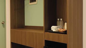 Shower, free toiletries, slippers, towels